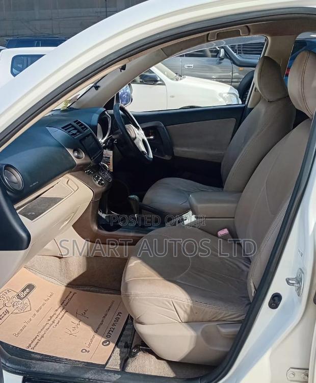 Toyota Vanguard 2008 White