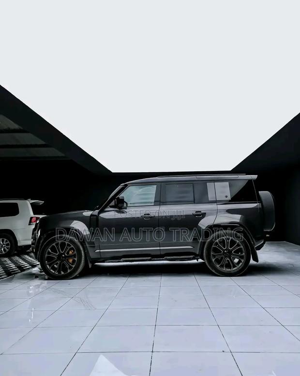 Land Rover Defender 2026 Black