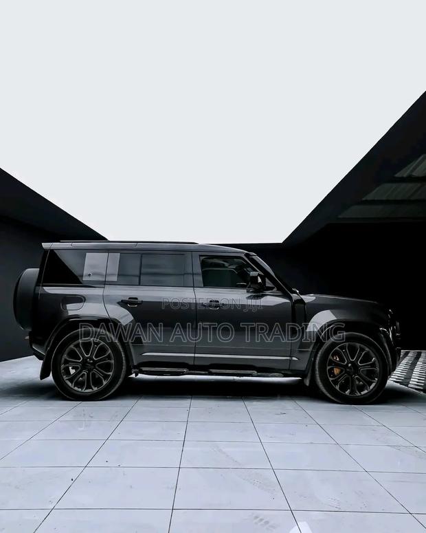 Land Rover Defender 2026 Black