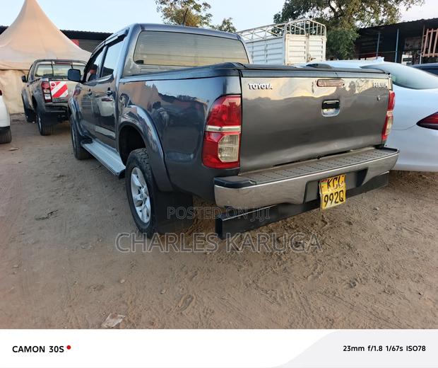 Toyota Hilux 2012 Gray