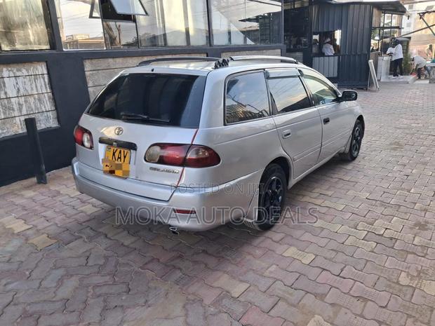 Toyota Caldina 2000 Silver