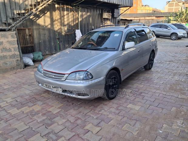 Toyota Caldina 2000 Silver