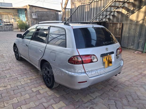 Toyota Caldina 2000 Silver