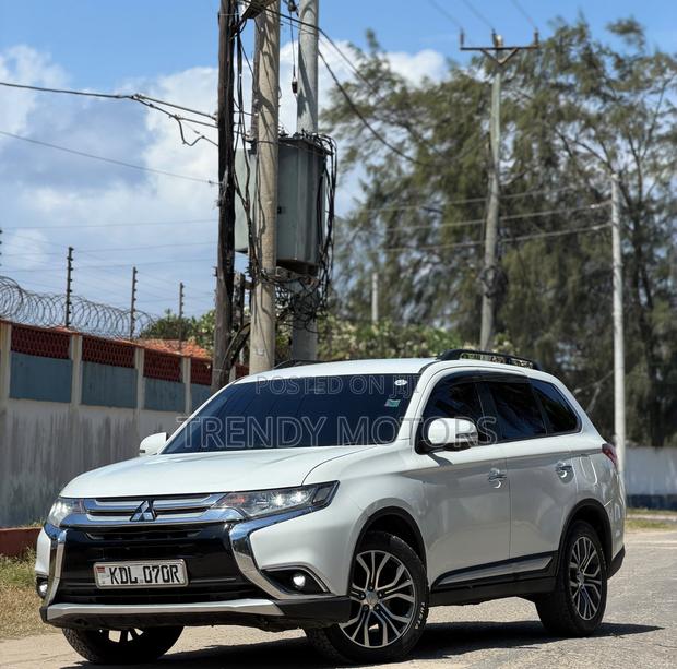 Mitsubishi Outlander 2017 White