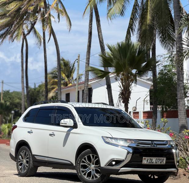 Mitsubishi Outlander 2017 White