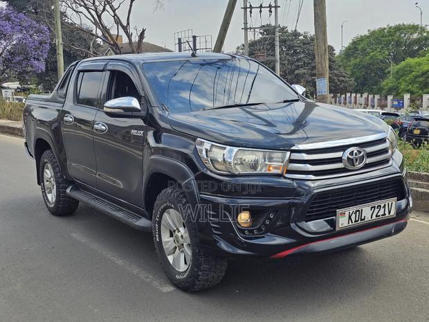 Toyota Hilux 2016 Black