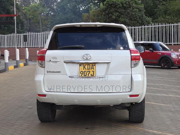 Toyota Vanguard 2013 White