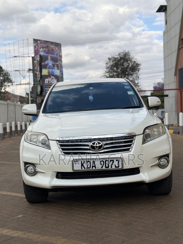 Toyota Vanguard 2013 White