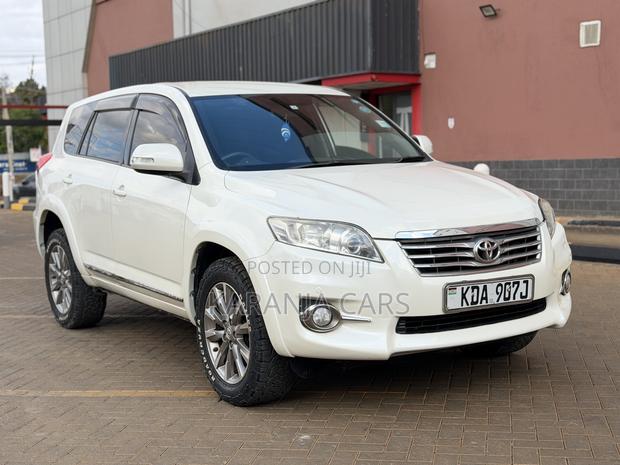 Toyota Vanguard 2013 White