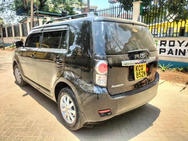 Toyota Corolla Rumion Hatchback 1.5 FWD 2011 Black