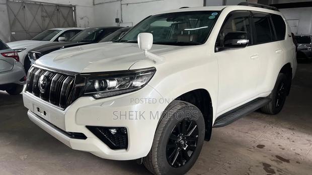 Toyota Land Cruiser Prado 2021 White