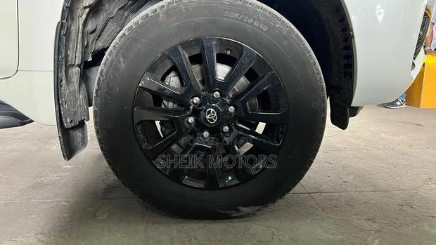 Toyota Land Cruiser Prado 2021 White