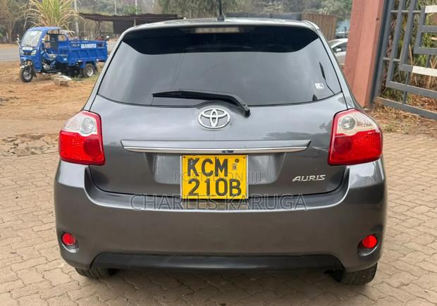 Toyota Auris 2010 Silver