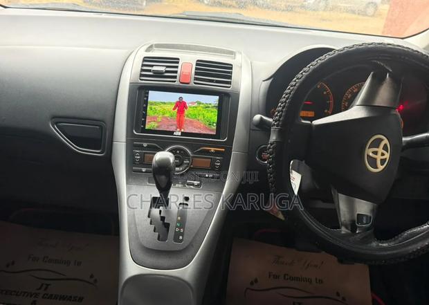 Toyota Auris 2010 Silver