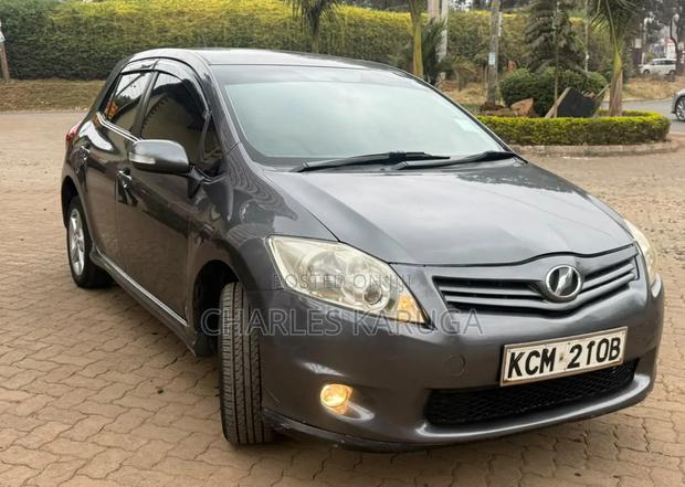 Toyota Auris 2010 Silver