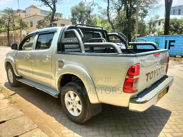 Toyota Hilux 2011 Silver