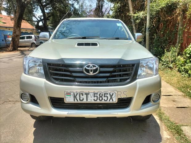 Toyota Hilux 2011 Silver