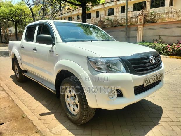 Toyota Hilux 2015 White