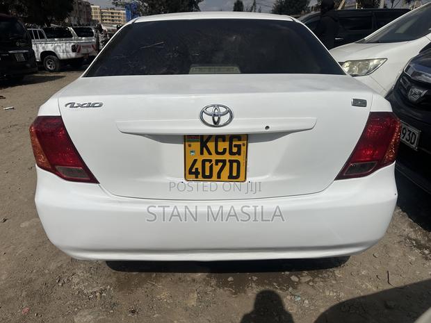 Toyota Axio 2009 White