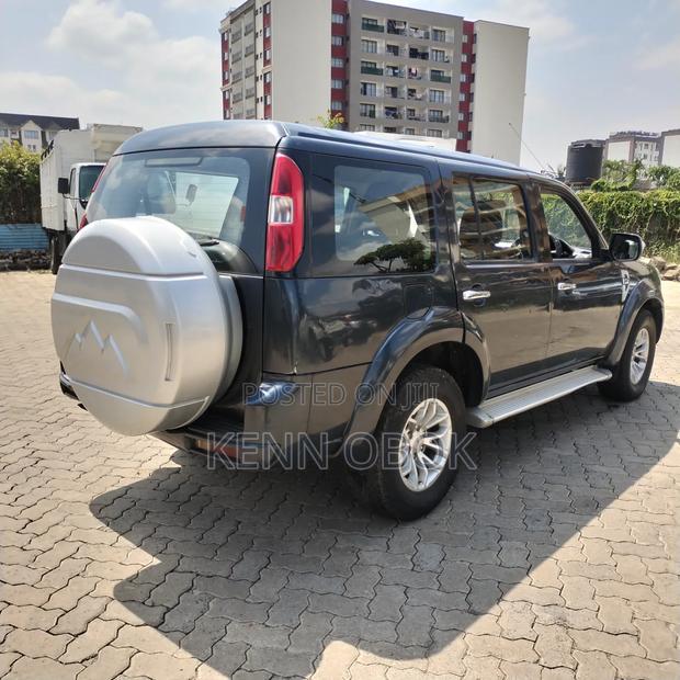 Ford Everest 2013 Gray