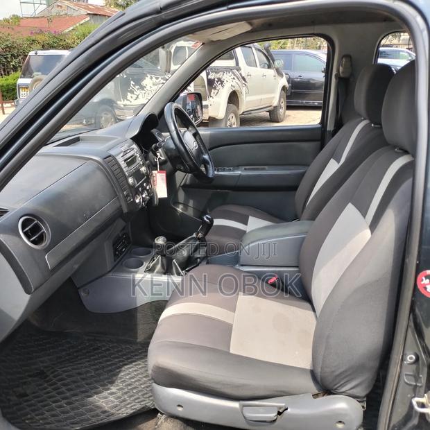 Ford Everest 2013 Gray