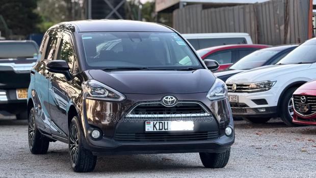 Toyota Sienta 2018 Brown
