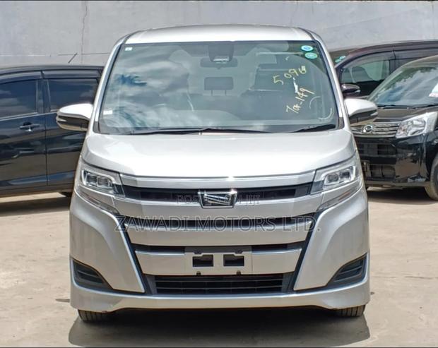 Toyota Noah 2.0 AWD (8 Seater) 2019 Silver