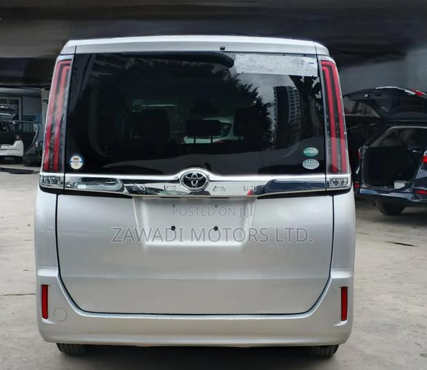 Toyota Noah 2.0 AWD (8 Seater) 2019 Silver