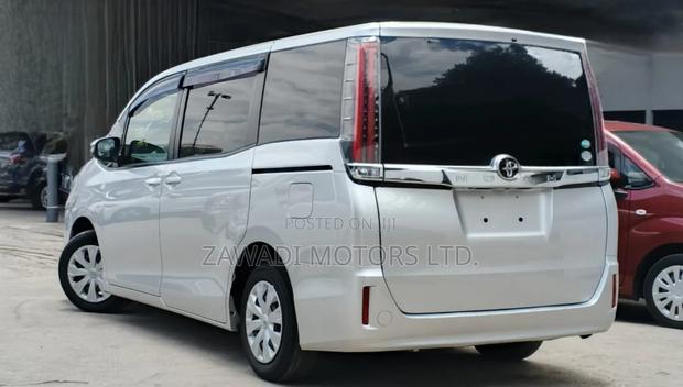 Toyota Noah 2.0 AWD (8 Seater) 2019 Silver