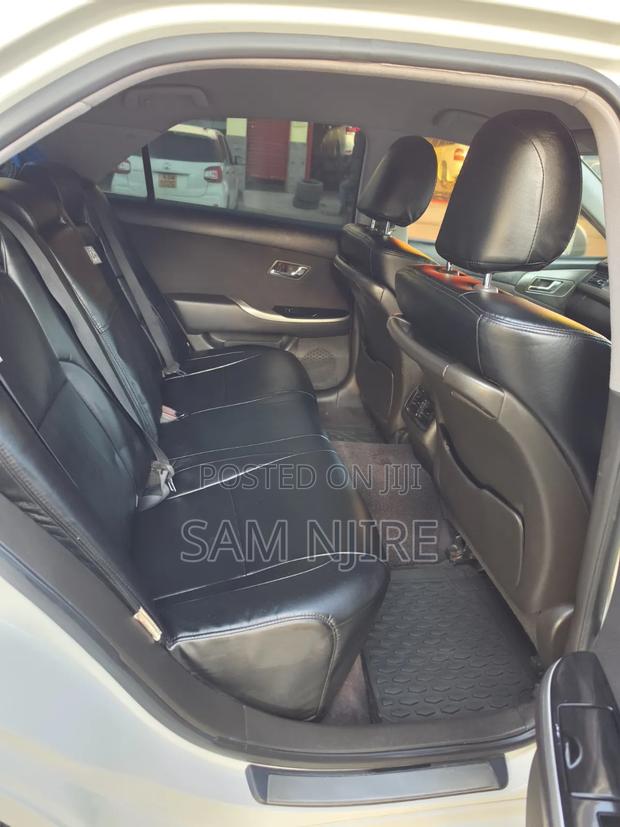 Toyota Crown 2010 Pearl