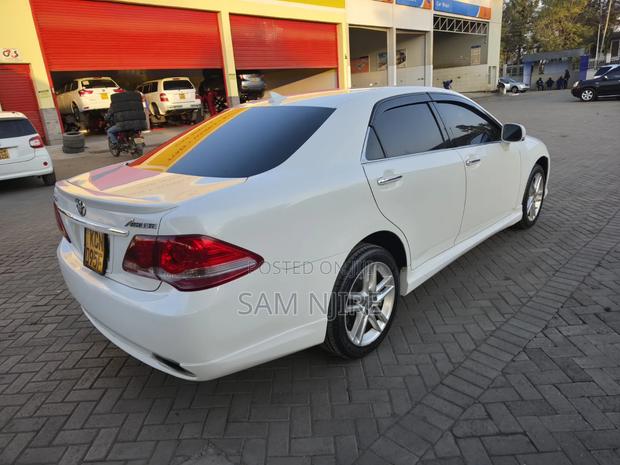 Toyota Crown 2010 Pearl