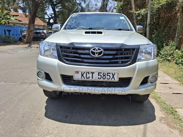 Toyota Hilux 3.0 D-4D 4x4 2012 Silver