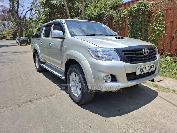 Toyota Hilux 3.0 D-4D 4x4 2012 Silver
