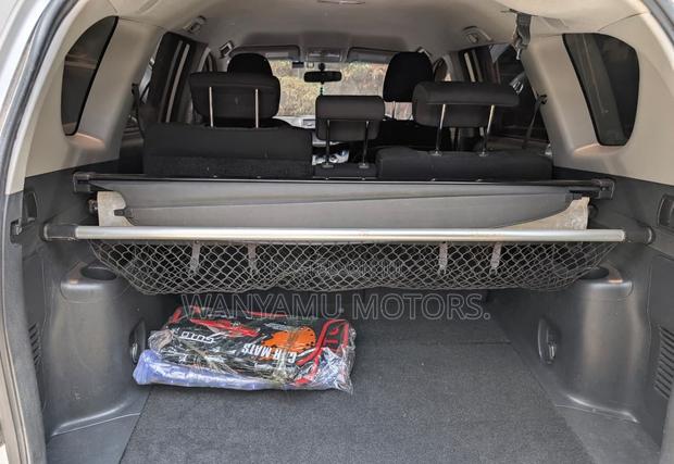Toyota Vanguard 2010 White