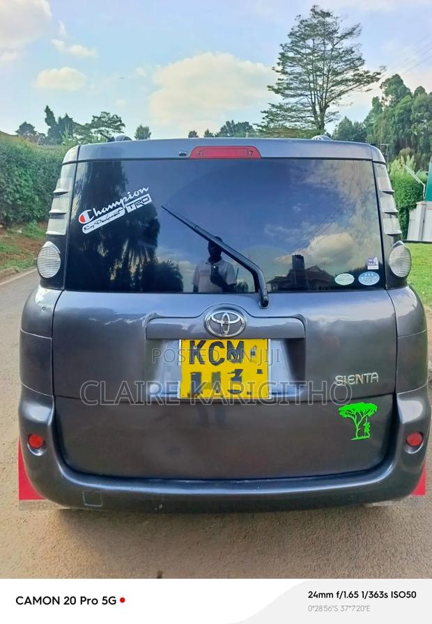 Toyota Sienta 1.5 FWD 2012 Gray
