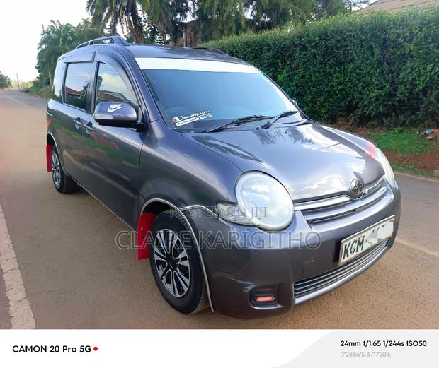 Toyota Sienta 1.5 FWD 2012 Gray