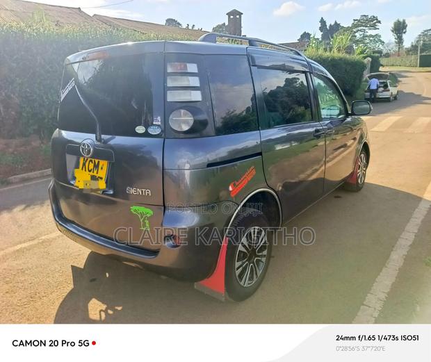 Toyota Sienta 1.5 FWD 2012 Gray