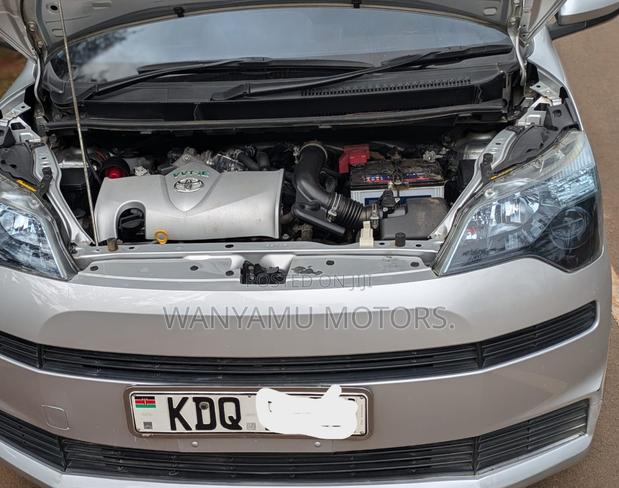 Toyota Spade 2018 Silver