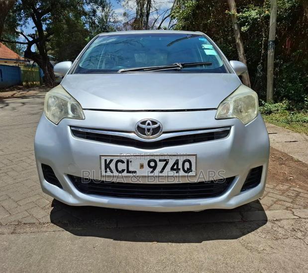 Toyota Ractis 2011 Silver