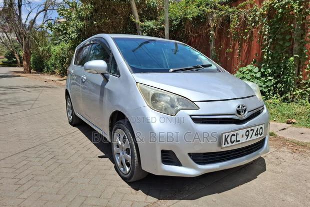 Toyota Ractis 2011 Silver