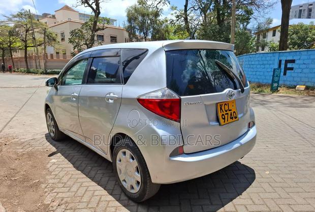 Toyota Ractis 2011 Silver