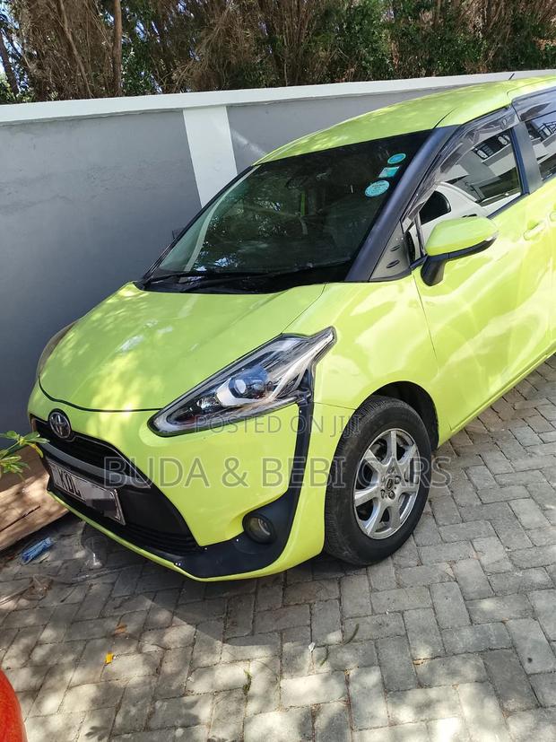 Toyota Ractis 2016 Green