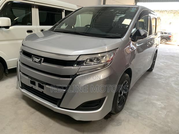 Toyota Noah 2.0 AWD (7 Seater) 2019 Ivory