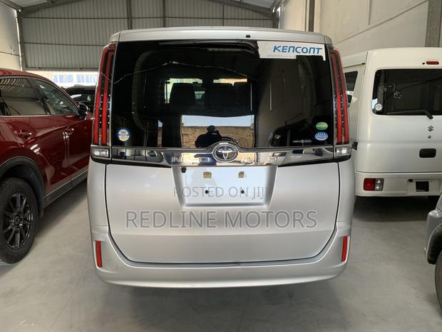 Toyota Noah 2.0 AWD (7 Seater) 2019 Ivory