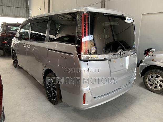 Toyota Noah 2.0 AWD (7 Seater) 2019 Ivory