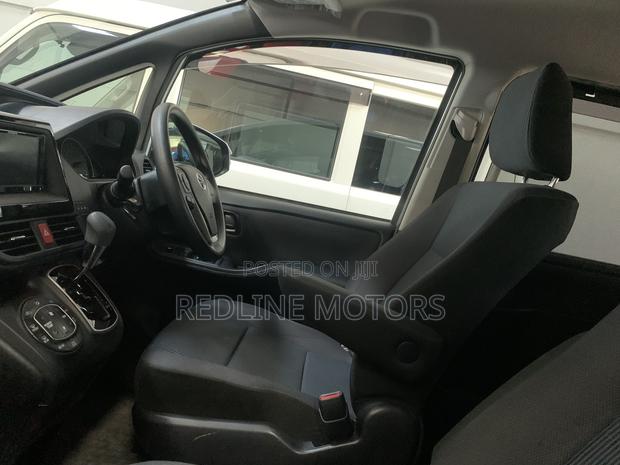 Toyota Noah 2.0 AWD (7 Seater) 2019 Ivory