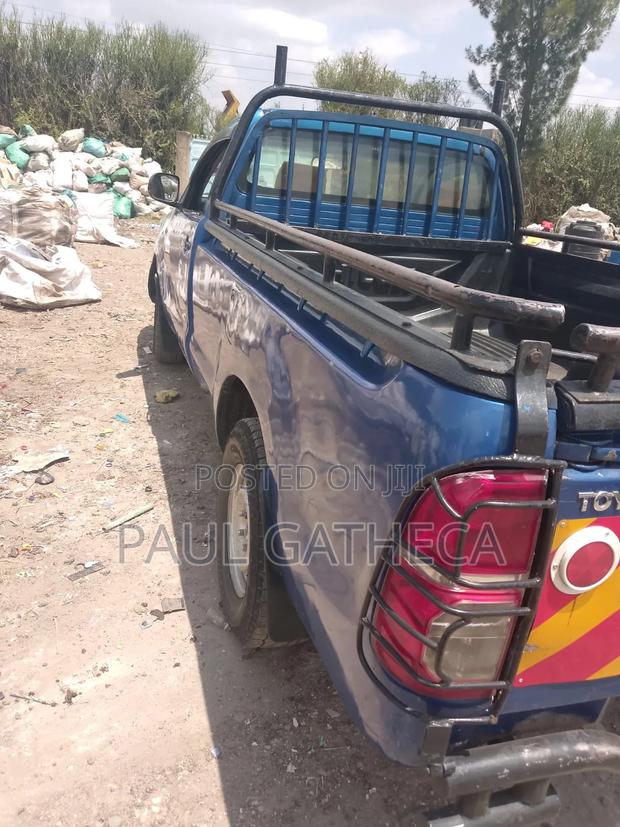 Toyota Hilux 2011 Blue