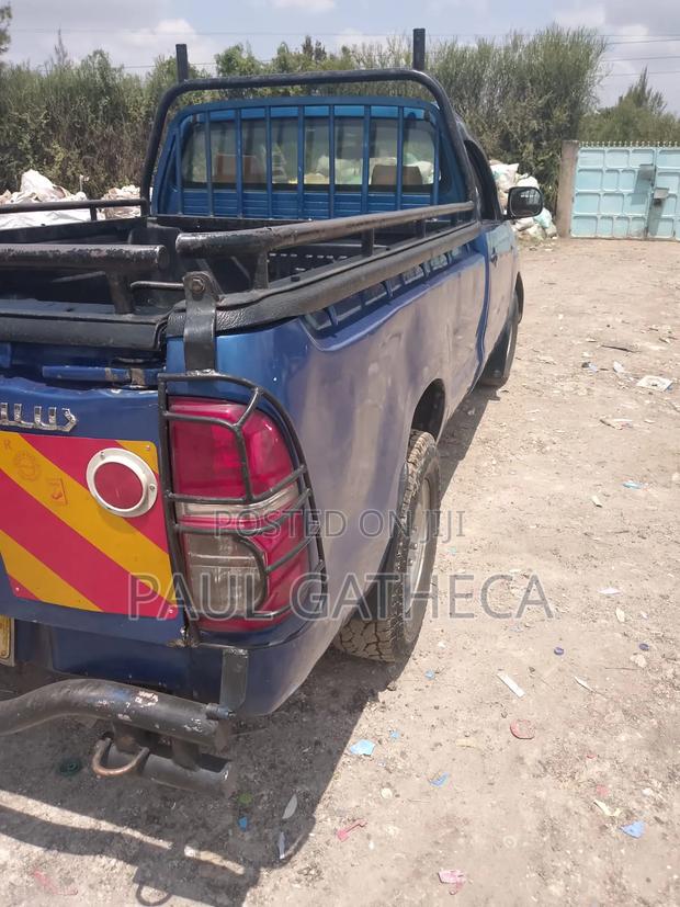 Toyota Hilux 2011 Blue