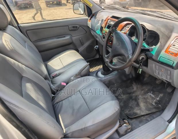 Toyota Hilux 2009 Gray