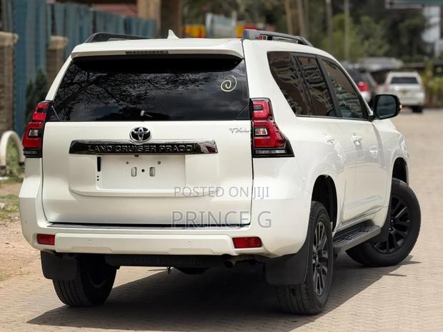 Toyota Land Cruiser Prado 2.8 2021 White